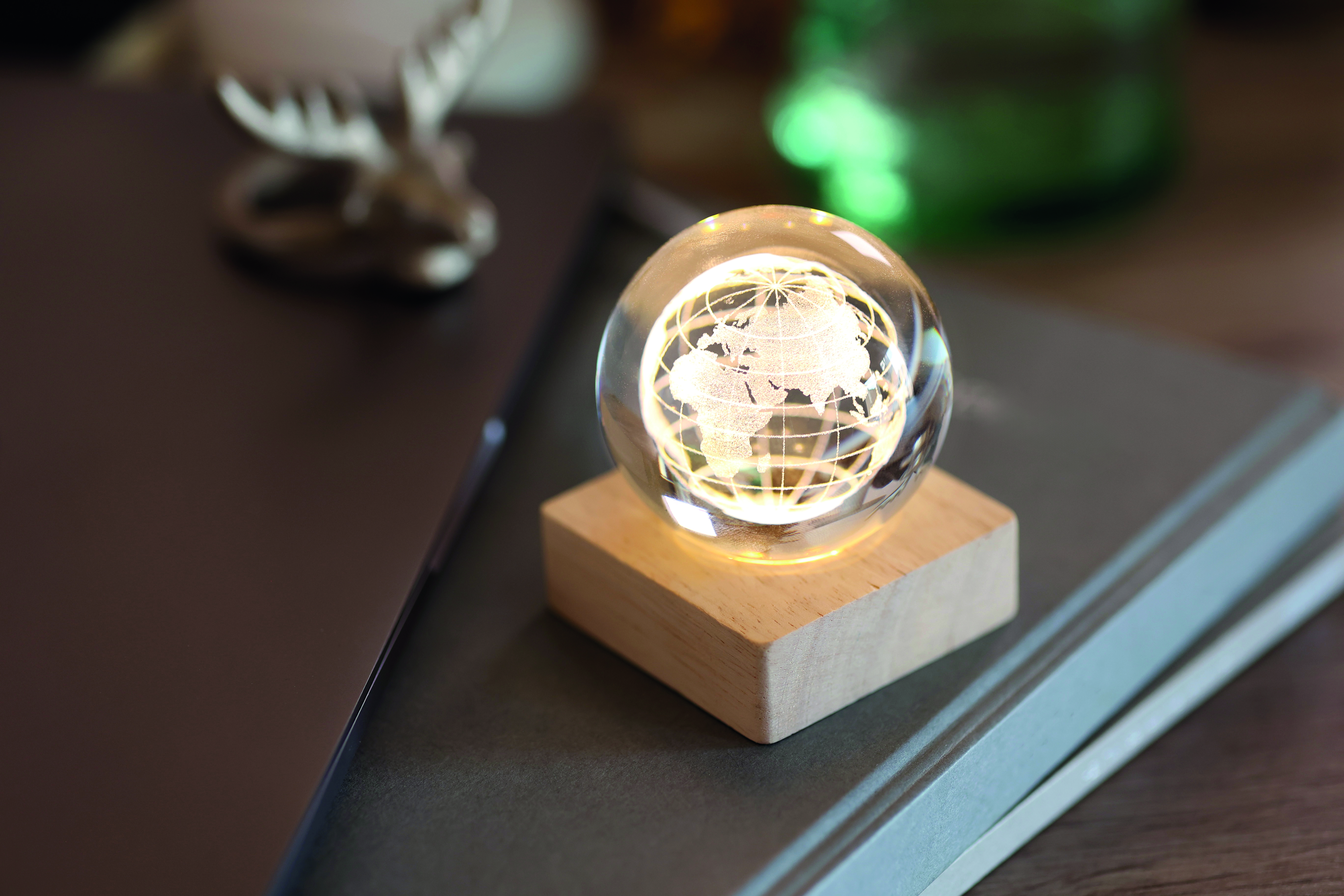 GLOBE LIGHT