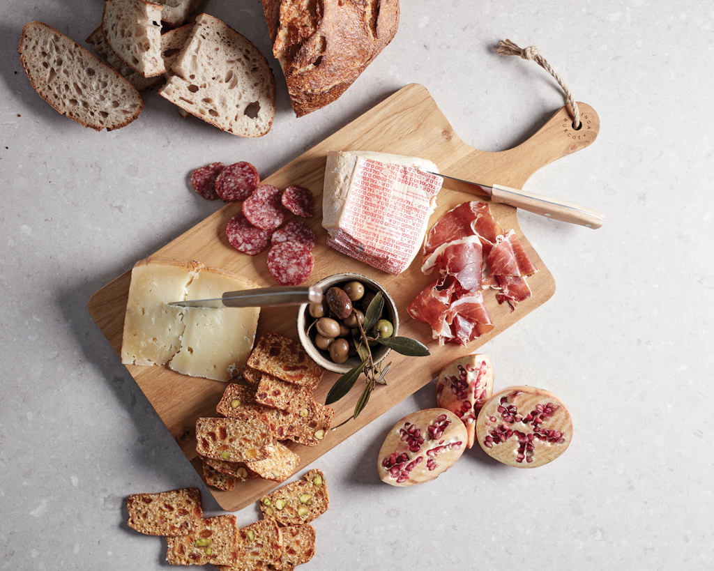 Brot, Essen, Fleisch, Schwein, Käseplatte, Brotscheiben, Wurstaufschnitt, Oliven, Traubenplättchen