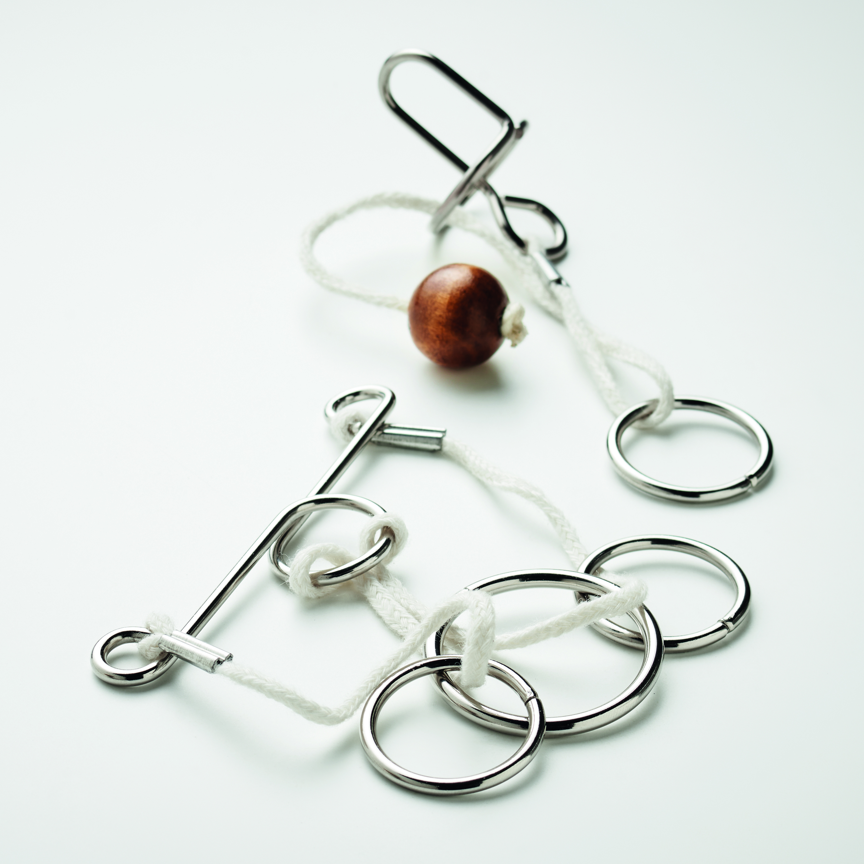 Schlüsselanhänger, Metallringe, Seil-Schlaufe, Holzkern, Klemmkarabiner, Schlüsselanhänger, Ringe, Metall, Schnur, Holzkugel, Schlüsselanhänger, Ringe, Metall, Holzkern, Schnur, Schmuckkette, Schlüsselkette, Metallringe, Holzkugel, Texturkordel