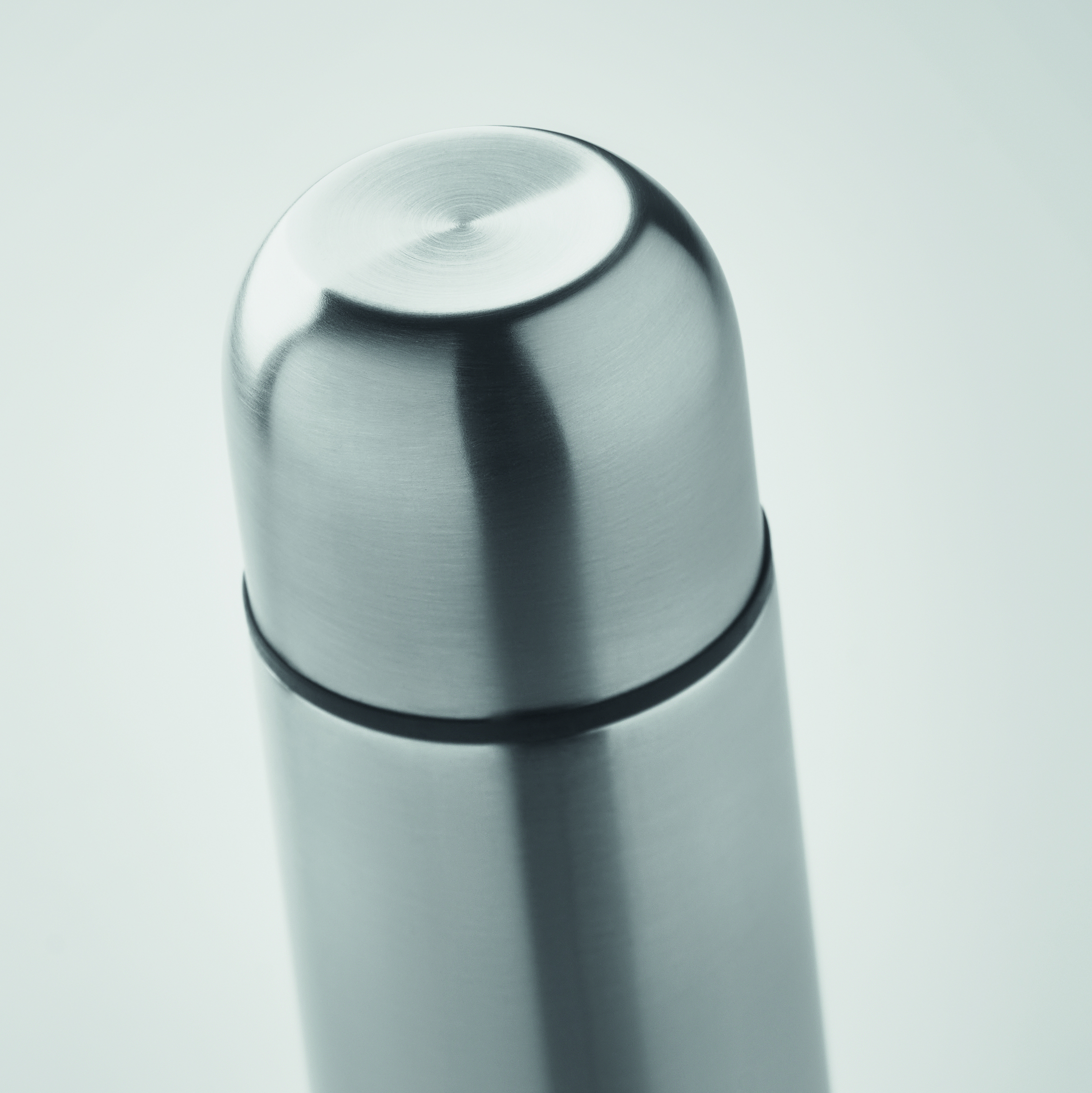 Edelstahl, Metalldeckel, Zylindrisch, Kosmetikflasche, gehärtete Oberfläche, Edelstahl, Kapsel, Metallkappe, glänzende Oberfläche, zylindrischer Behälter, Edelstahl, Metallisch, Kappe, Zylinder, Nahaufnahme