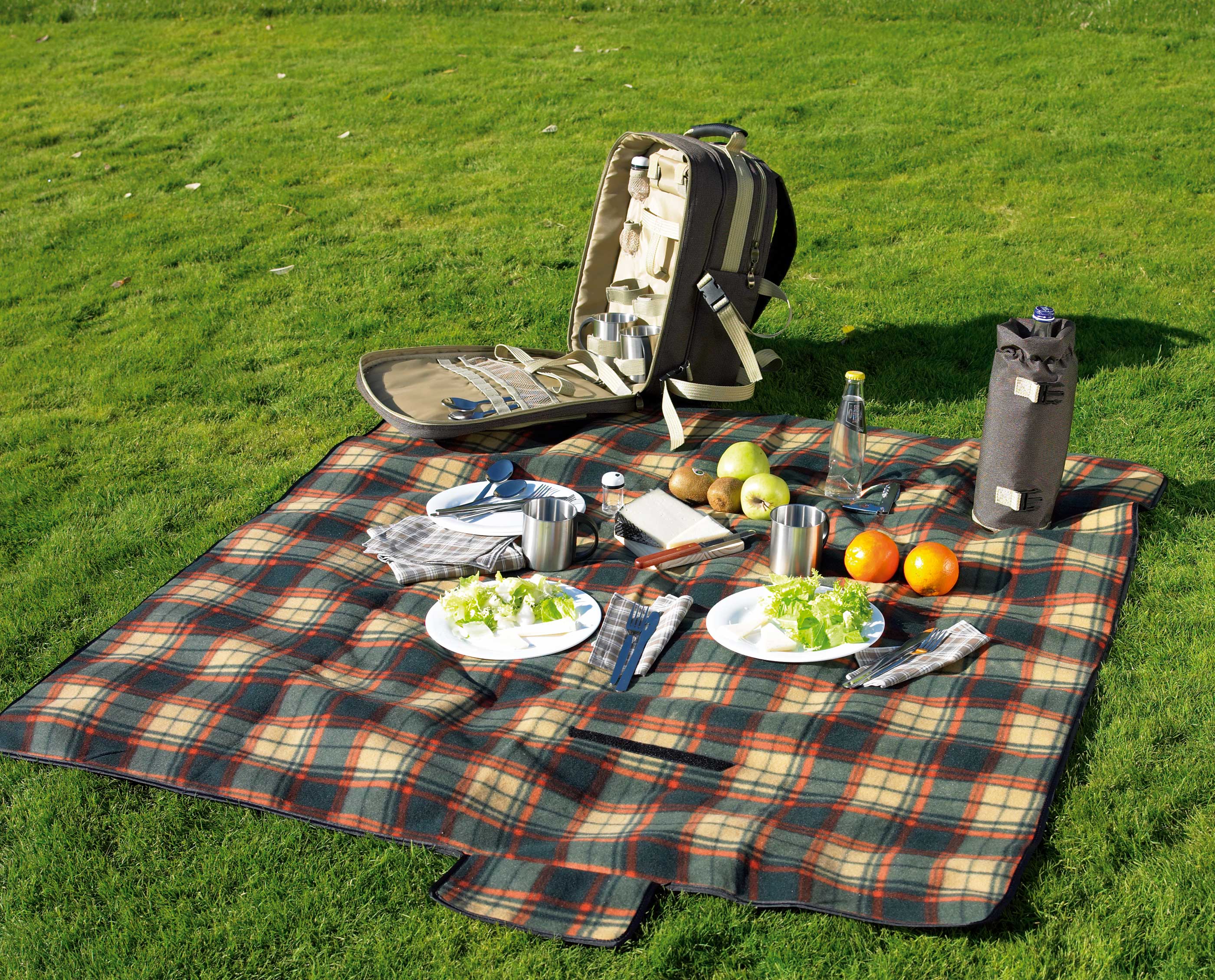 Picknickdecke, Thermos/Messer_Set, Lunch-Setup, Obst, Rucksack, Picknickdecke, Rucksack, Besteckset, Teller, Obst, Picknick, Picknickdecke, Kühlbox, Stofftasche, Gläser