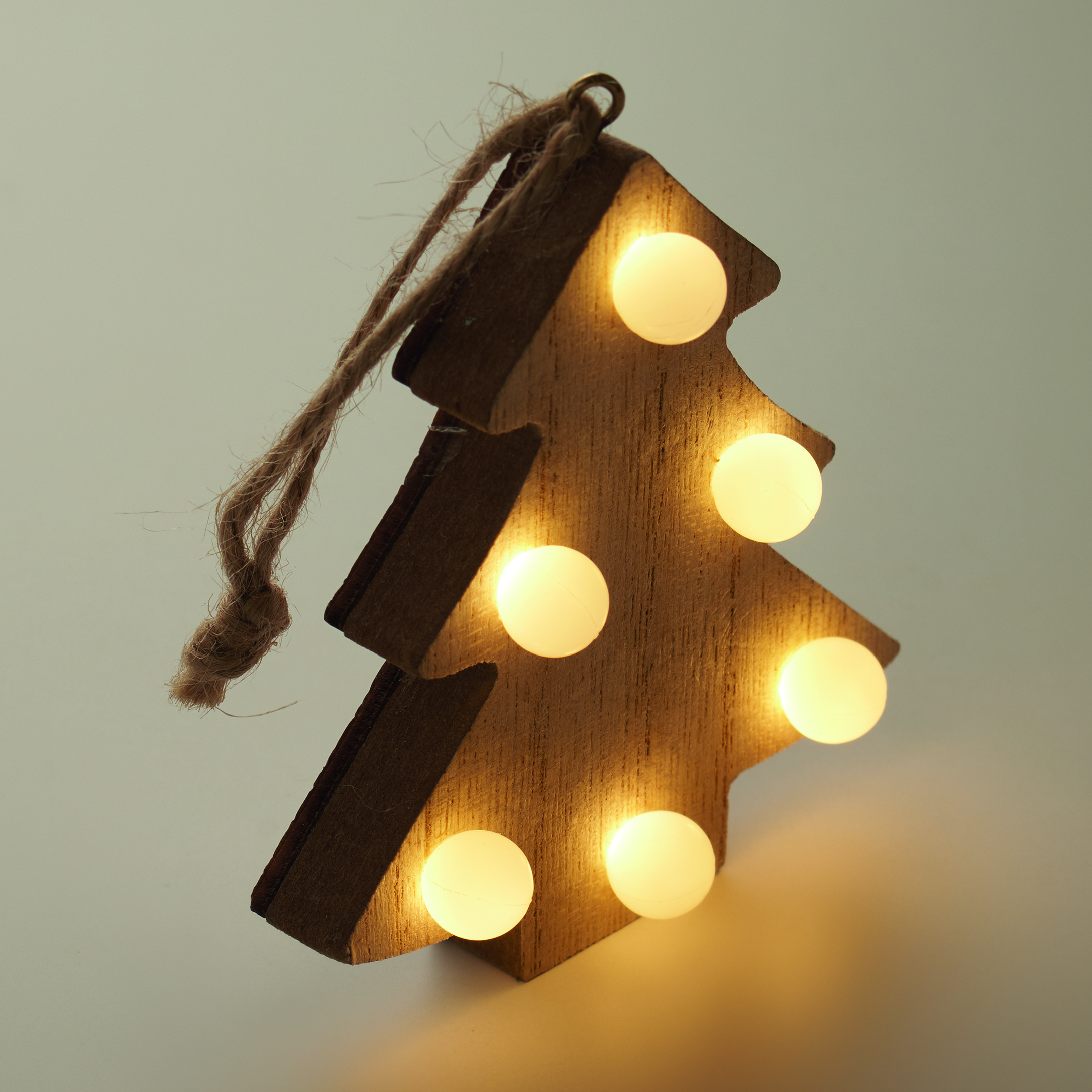 Holzdeko, Weihnachtsbaum, Lichterkette, Baumschmuck, LED-Lichter, holz, holzschild, weihnachtsbaum, beleuchtung, lichterkette, holz, weihnachtsbaum, lichterkette, holzdeko, baumform, Holz, Weihnachtsbaum, Lichter, LED, Girlande