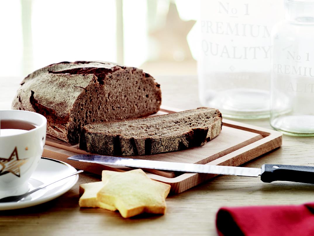 Brot, Schwarzbrot, Kastenbrot, Schneidebrett, Kochmesser?