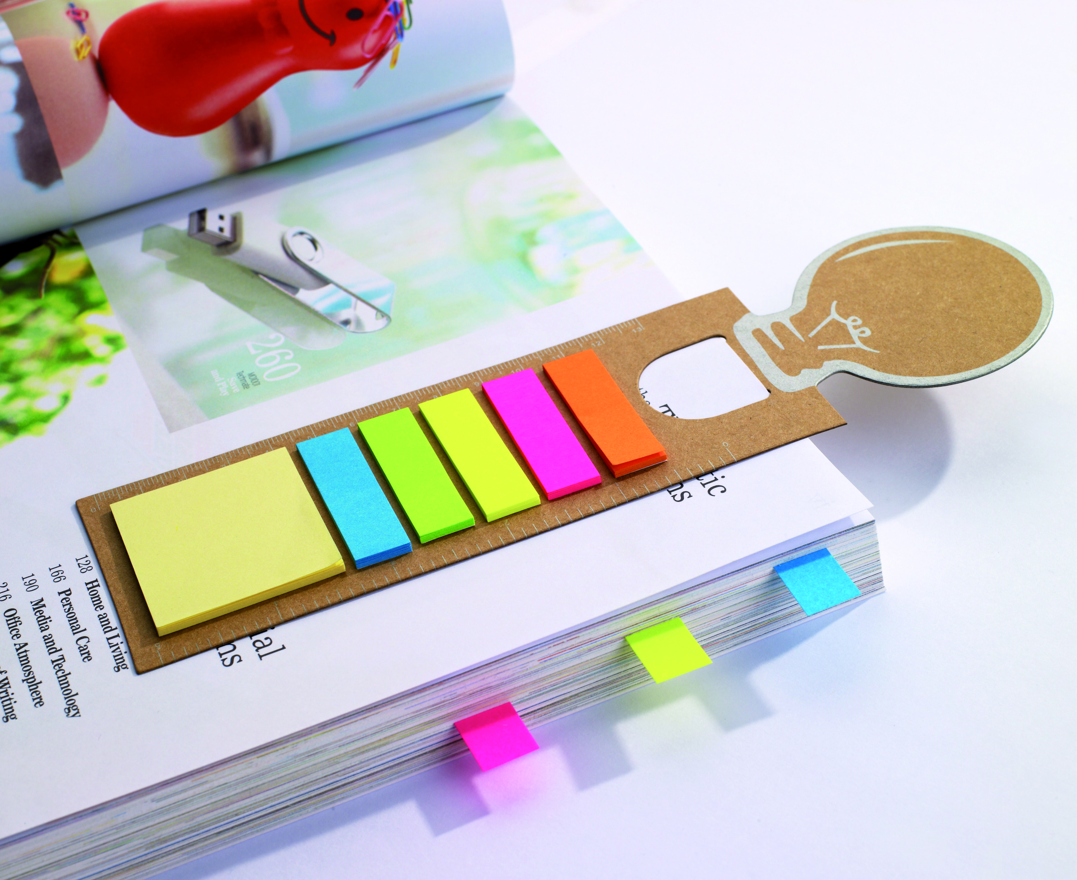 Post-it notes, sticky notes, bunte Haftnotizen, Lineal, Kartonhülle
